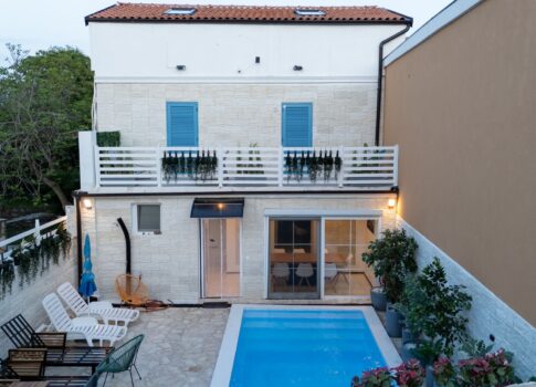 ISZTRIA, POREČ - Újonnan átalakított kőház medencével