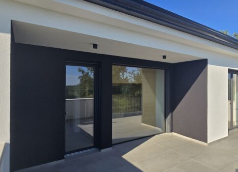 ISZTRIA, POREČ - Exkluzív modern villa medencével