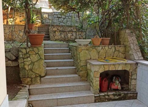 RIJEKA, ŠKURINJE - Kényelmes apartman saját kerttel