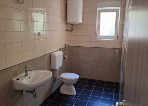 KRK SZIGET, KRK VÁROS - 69 m2-es apartman + 150 m2-es kert