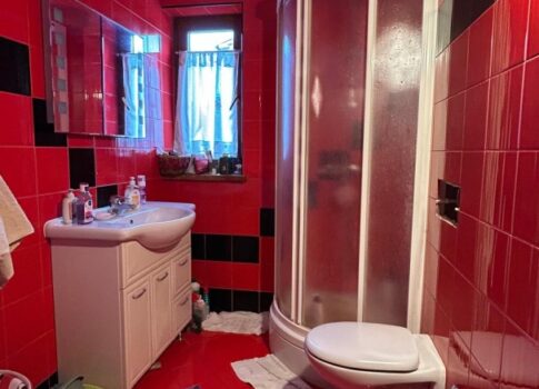 ISZTRIA, POMER - 250 m2-es családi ház garázzsal és kerttel, 150 méterre a tengertől