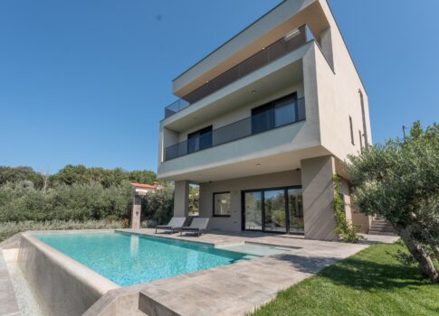 ISZTRIA, MEDULIN - Lenyűgöző villa az erdő mellett, tengerre néző kilátással!