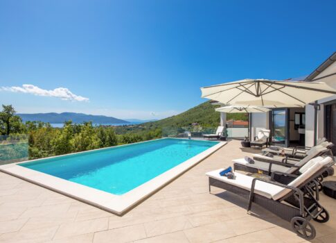 OPATIJA, BRSEČ – Exkluzív villa lenyűgöző kilátással