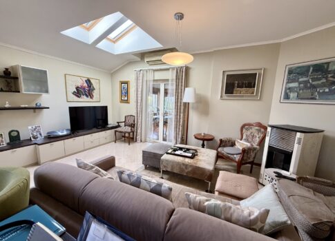 OPATIJA, VOLOSKO - RITKA! 115 m2 egy régi villában, tengerre néző kilátással