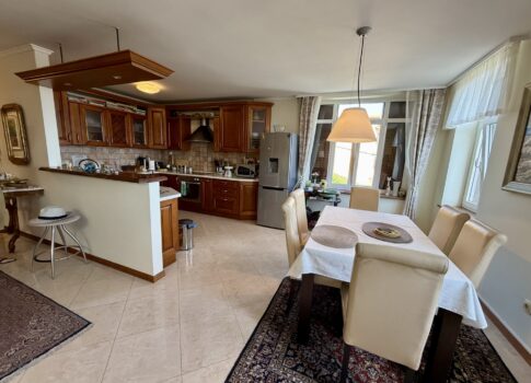 OPATIJA, VOLOSKO - RITKA! 115 m2 egy régi villában, tengerre néző kilátással