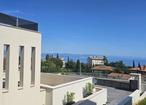 OPATIJA, LOVRAN - luxus apartman 141m2 medencével, 300 méterre a tengertől