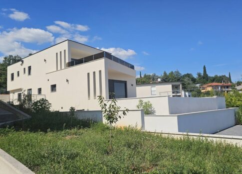 OPATIJA, LOVRAN - luxus apartman 141m2 medencével, 300 méterre a tengertől