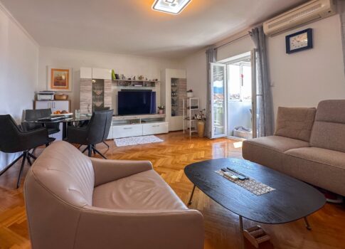 RIJEKA, SRDOČI - CSAK NÁLUNK - LEHETŐSÉG - 2 hálószoba + nappali, 68m2, loggia, kilátás