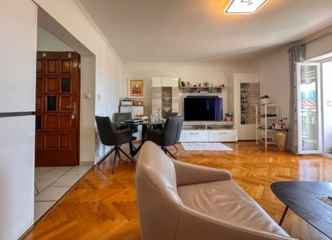 RIJEKA, SRDOČI - CSAK NÁLUNK - LEHETŐSÉG - 2 hálószoba + nappali, 68m2, loggia, kilátás