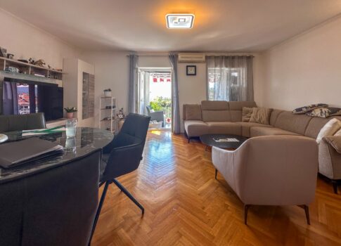 RIJEKA, SRDOČI - CSAK NÁLUNK - LEHETŐSÉG - 2 hálószoba + nappali, 68m2, loggia, kilátás