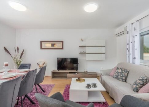 ISZTRIA, POREČ - Családi villa csendes helyen, közel a városhoz és a strandokhoz