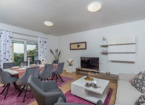 ISZTRIA, POREČ - Családi villa csendes helyen, közel a városhoz és a strandokhoz