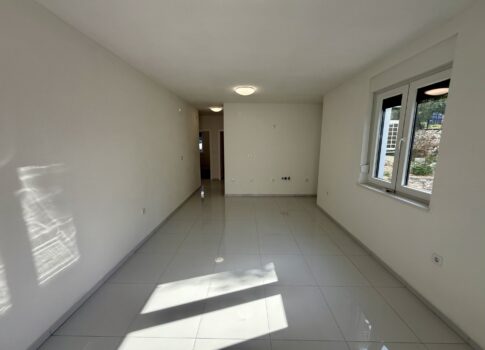 NOVI VINODOLSKI - Lakás új épületben kerttel!