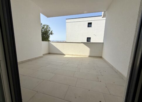 NOVI VINODOLSKI - Lakás új épületben kerttel!