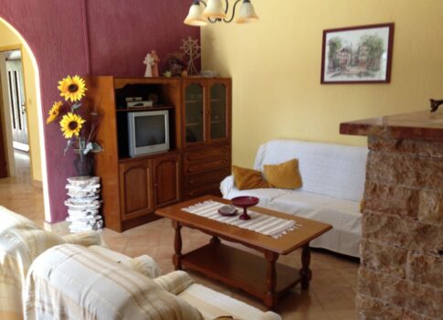 ISZTRIA, POREČ - Családi ház garázzsal, tágas építési telken!