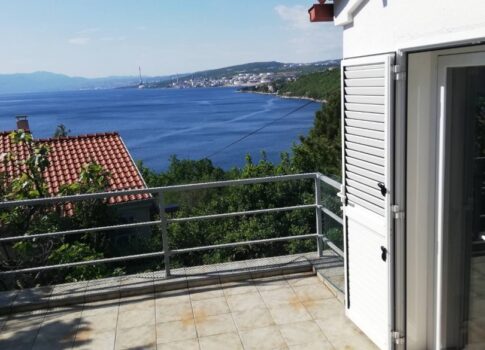 KRALJEVICA - kétlakásos ház, második sorban a tengertől