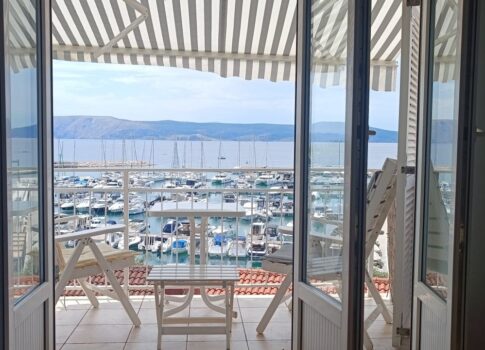 NOVI VINODOLSKI - apartman gyönyörű kilátással a tengerre és a kikötőre