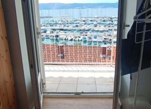 NOVI VINODOLSKI - apartman gyönyörű kilátással a tengerre és a kikötőre