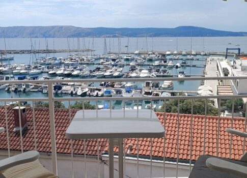 NOVI VINODOLSKI - apartman gyönyörű kilátással a tengerre és a kikötőre