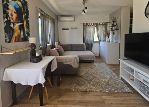 OPATIJA, IKA - 2 apartmanos ház emelete, saját medencével és kerttel