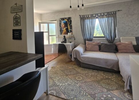 OPATIJA, IKA - 2 apartmanos ház emelete, saját medencével és kerttel