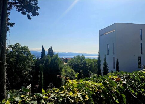 OPATIJA, KÖZPONT - 31m2-es stúdiólakás tengerre néző kilátással és úszómedencével