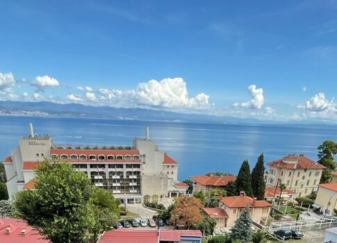 LOVRAN - két hálószobás apartman nyílt tengerre néző kilátással