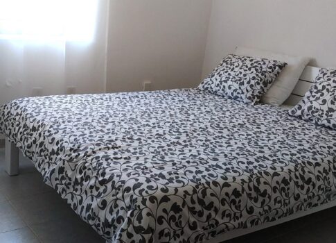 KRK SZIGET, KRK VÁROS - Ideális földszinti apartman parkolóval