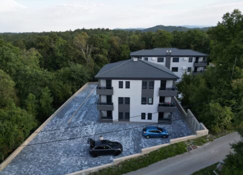 MATULJI, JUŠIĆI, JURDANI- lakás 2. emelet, 64,19m2 egy új épületben DB+2S kerttel