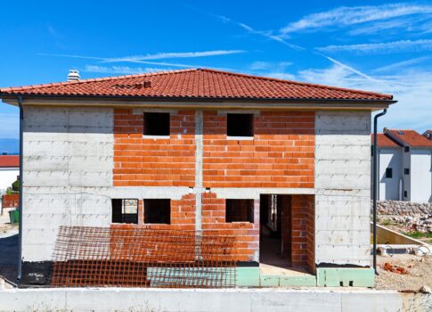 KRK SZIGET, MALINSKA - Új építésű ikerház fantasztikus helyen!