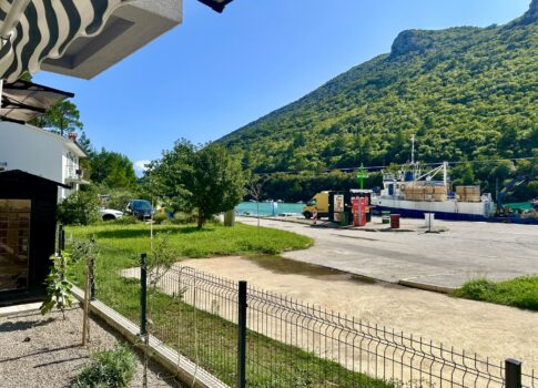 ISZTRIA, PLOMIN LUKA - Apartman az első sorban a tengertől