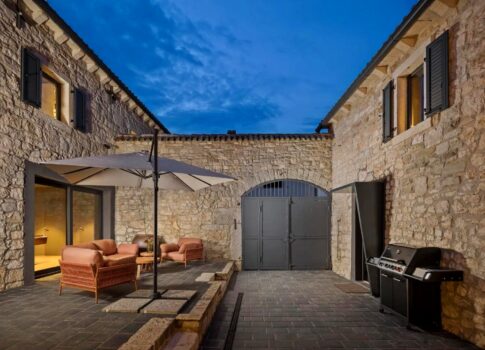 ISZTRIA, POREČ - Tervező kőház