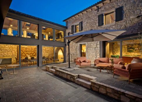 ISZTRIA, POREČ - Tervező kőház