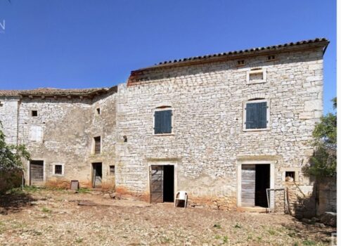 ISZTRIA, SVETVINČENAT - Egy igazi lélekkel teli isztriai kőház. Esélyed van arra, hogy paradicsomot teremts a természet szívében!