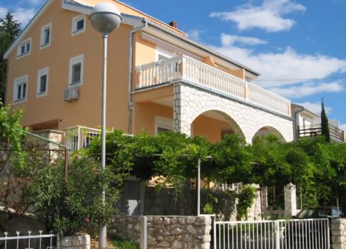 CRIKVENICA, DRAMALJ - Kiváló apartmanház 130 méterre a tengertől