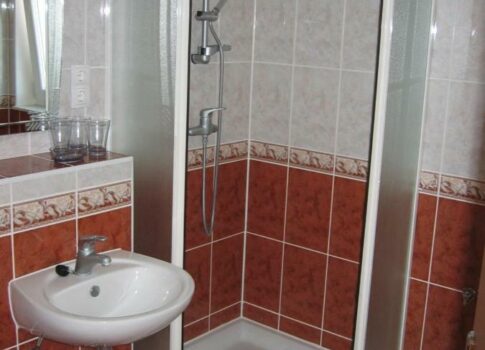 CRIKVENICA, DRAMALJ - Kiváló apartmanház 130 méterre a tengertől