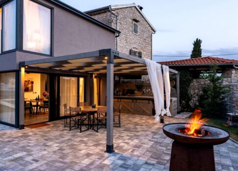 ISZTRIA, KANFANAR - Modern kőház úszómedencével