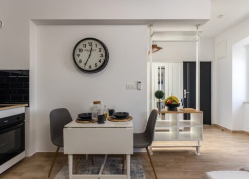 RIJEKA, BANDEROVO - teljesen felújított apartman parkolóval, keresett helyen, az egyetem közelében