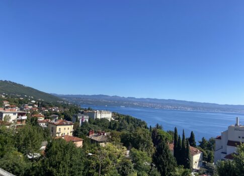 LOVRAN - két hálószobás apartman nyílt tengerre néző kilátással