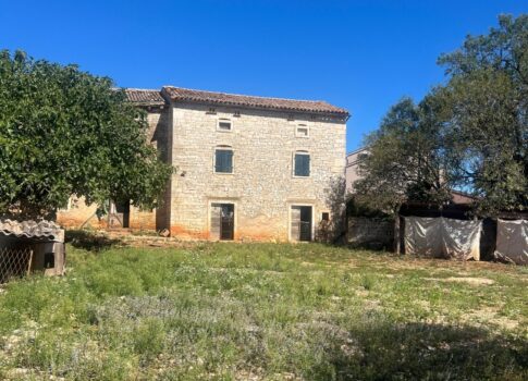 ISZTRIA, SVETVINČENAT - Egy igazi lélekkel teli isztriai kőház. Esélyed van arra, hogy paradicsomot teremts a természet szívében!