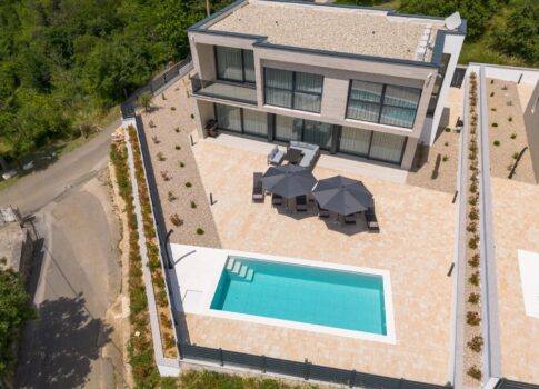 CRIKVENICA, BRIBIR - modern villa medencével, tengerre néző kilátással