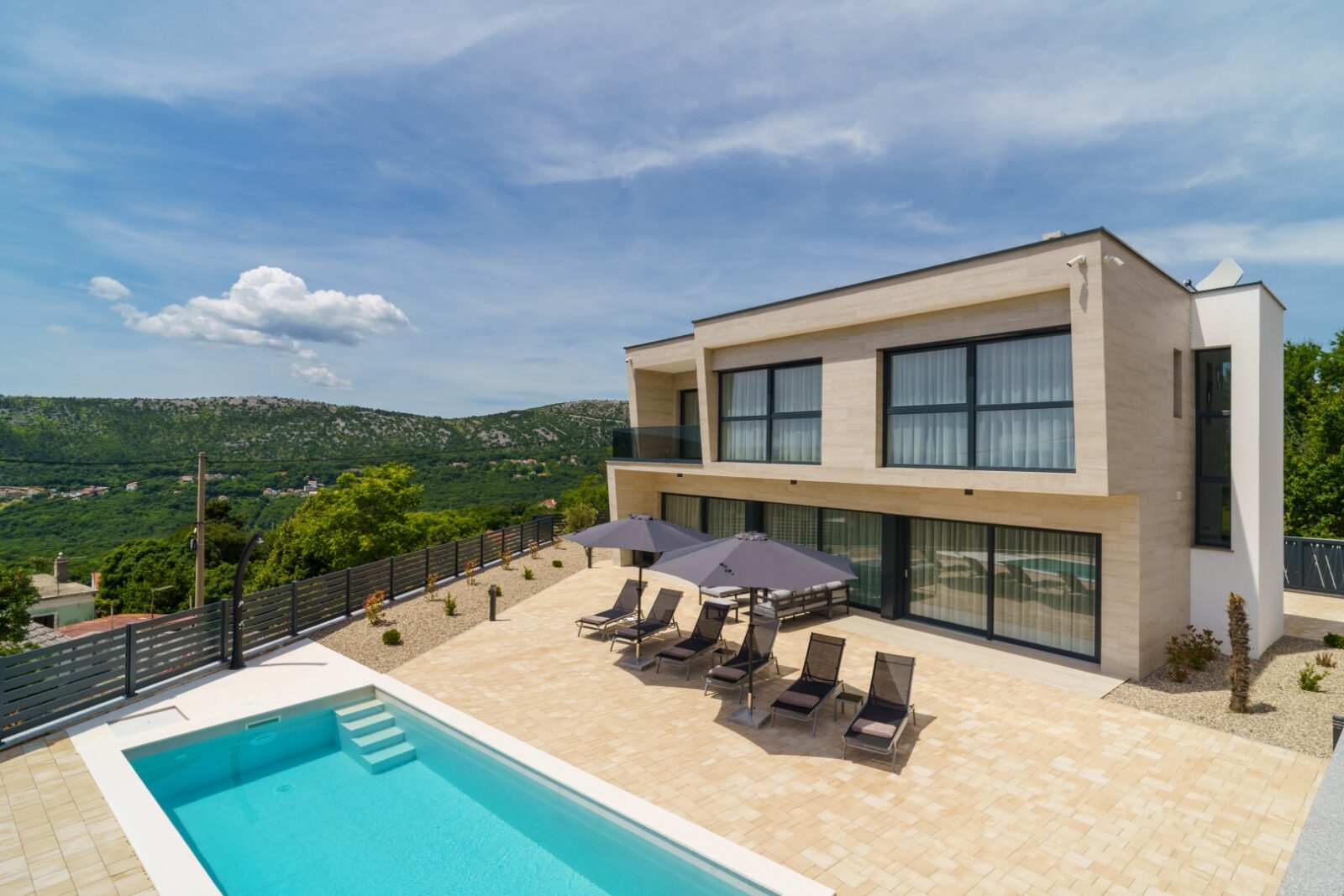 CRIKVENICA, BRIBIR - modern villa medencével, tengerre néző kilátással