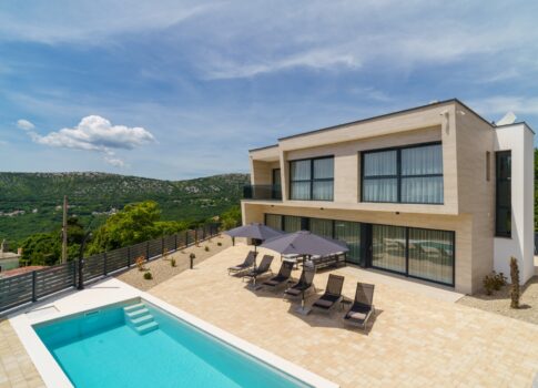 CRIKVENICA, BRIBIR - modern villa medencével, tengerre néző kilátással