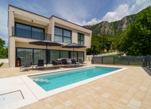 CRIKVENICA, BRIBIR - modern villa medencével, tengerre néző kilátással