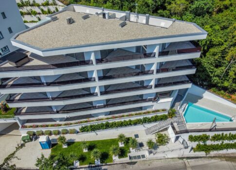 OPATIJA, KÖZPONT - luxus lakó- és kereskedelmi épület 7 apartmannal, garázzsal és úszómedencével Abbázia központjában