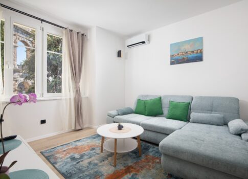 ISZTRIA, PÚLA - Felújított apartman az aréna mellett