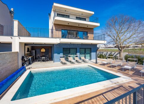 ISZTRIA, BANJOLE - Kortárs ikerház a tenger mellett!