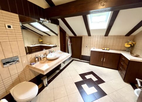 RIJEKA, KOZALA - tágas, kétszintes apartman panorámás kilátással, csökkentett áron, KIVÁLÓ LEHETŐSÉG!