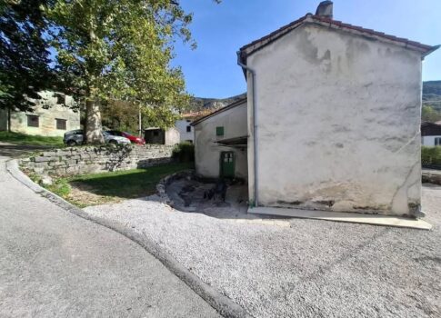 ISZTRIA, LANIŠĆE - Részben felújított kőház