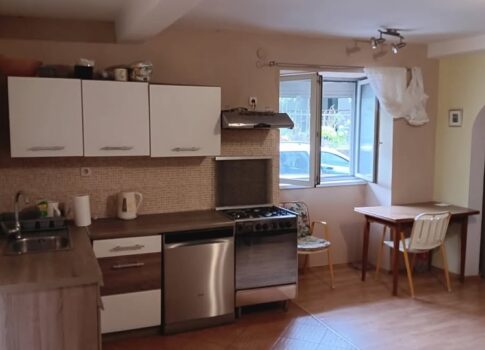 JELENJE, KUKULJANI – Két lakóegységgel és kerttel rendelkező ház békés természeti környezetben